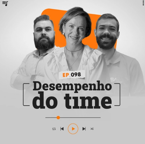 Capa do podcast Papo de Vendedor, nas cores branca, nas bordas, e laranja ao centro. No centro, Leandro Munhoz, à esquerda, branco, loiro de cabelos curtos, de barba, com expressão sorridente e Daniel Mestre, à direita, branco, moreno, de barba e sorrindo. Os dois com camisas brancas. Entre os dois, a fto da convidada, Erika Tornice, CRO da RD Station, loira de cabelos curtos chanel, branca e camisa branca com babados no ombro, com expressão sorridente e um colar no pescoço. Centralizado e abaixo da convidada, o título, Desempenho do Time, episódio do podcast sobre a evolução do time comercial.