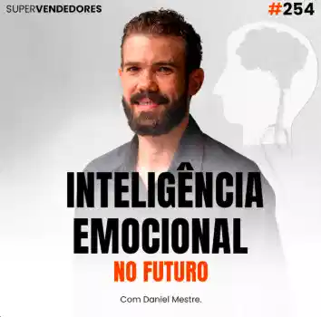 Capa do podcast Papo de Vendedor na cor branca e o desenho de um cérebro à direita. Centralizado, a foto do host, Daniel Mestre, sorrindo, branco de barba e camisa social preta. Abaixo, nas cores, laranja e preta, o título, Inteligência emocional no futuro, sobre inteligência emocional em vendas.