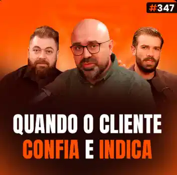 Capa do podcast Papo de Vendedor na cor laranja e a foto do convidado, Fábio Torres, ao centro. Ao lado, os hosts, Daniel Mestre e Leandro Munhoz. Abaixo, o título da capa, na cor branca e laranja, Quando o Cliente Confia e Indica, sobre Vendas por Indicação: Como Construir Confiança e Gerar Mais Vendas.