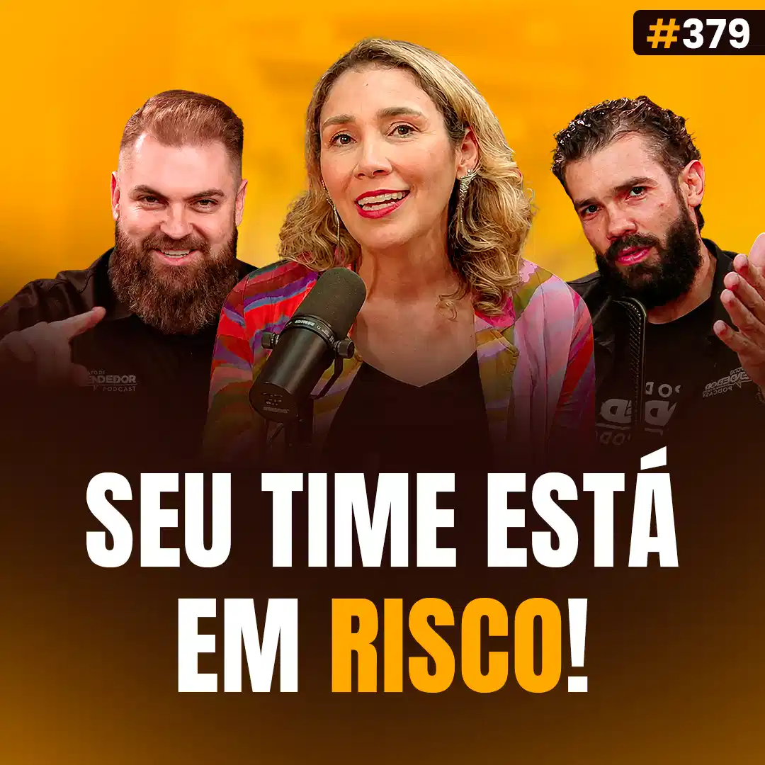 Capa do podcast Papo de Vendedor na cor amarela, e a foto da convidada, Cláudia Maia, Diretora Sênior de RH PepsiCo, ao centro. Ao lado, a foto dos hosts, Leandro Munhoz e Daniel Mestre. Abaixo, o título da capa, Seu Time Está em Risco, sobre onboarding de vendedores e Por Que Seus Melhores Vendedores Estão Saindo (E Como Resolver Antes Que Seja Tarde)!