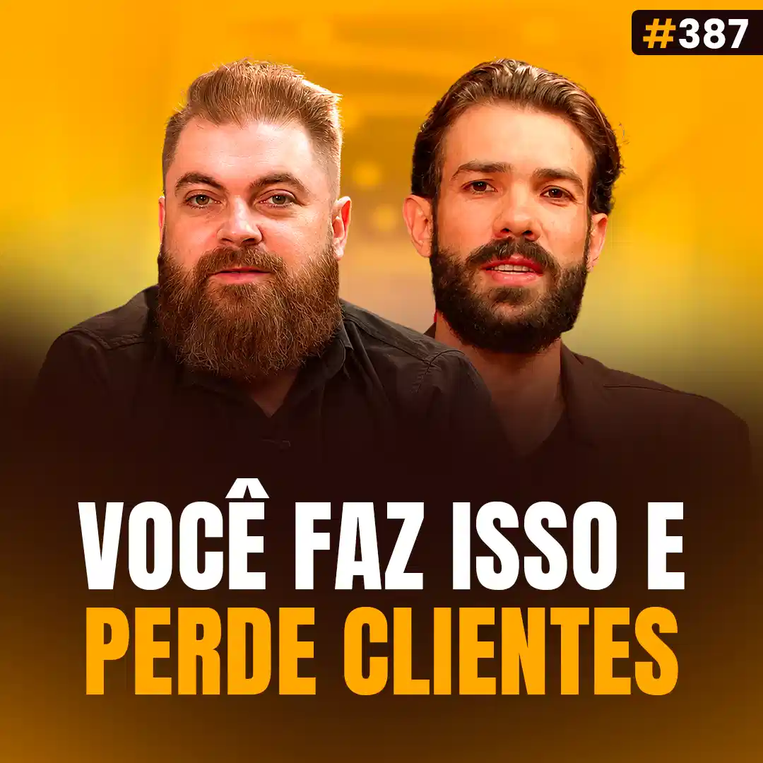 Capa do podcast Papo de Vendedor na cor amarela e a foto dos hosts, Daniel Mestre e Leandro Munhoz, ao centro. Abaixo, o título da capa Você Faz Isso e Perde Clientes, sobre 7 Sinais de Insegurança que Podem Fazer o Cliente Desconfiar de Você.