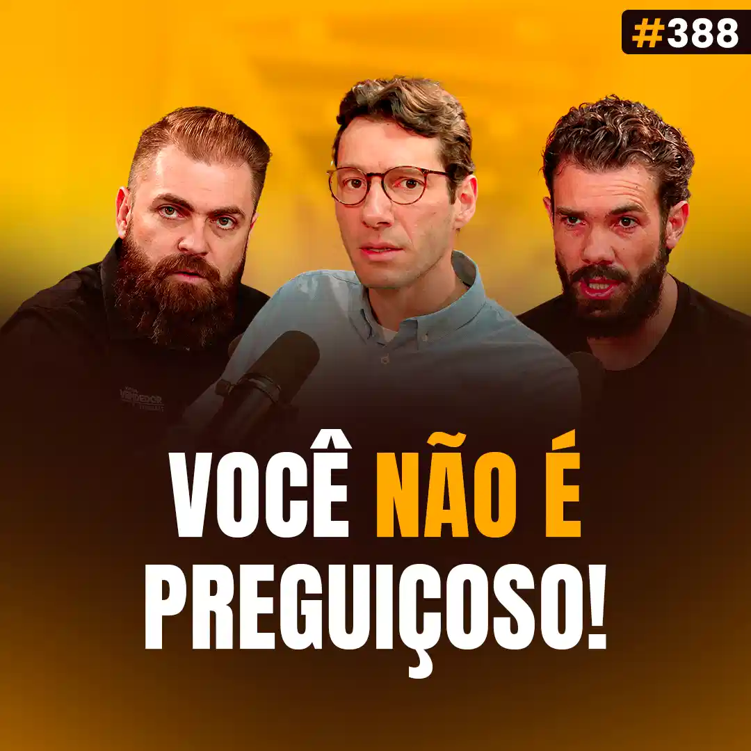 Capa do podcast Papo de Vendedor na cor amarela e a foto do convidado, Gabriel Tortella, ao centro. Ao lado, os hosts Daniel Mestre e Leandro Munhoz. Abaixo, o título da capa, Você Não é Preguiçoso", sobre como entender a procrastinação e criar um sistema antifalha.